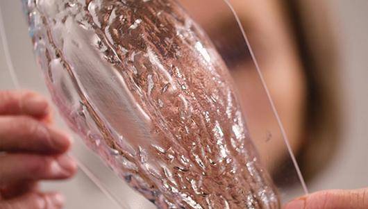 make chocolate figure with a mould