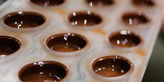 how-to-make-chocolates-in-a-mould