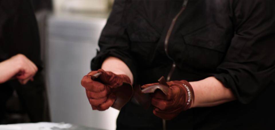 chocolate figures break