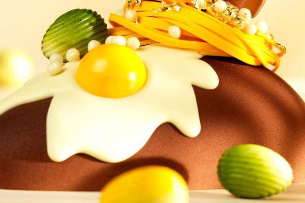 EASTER CAKE IN AN EASTER EGG