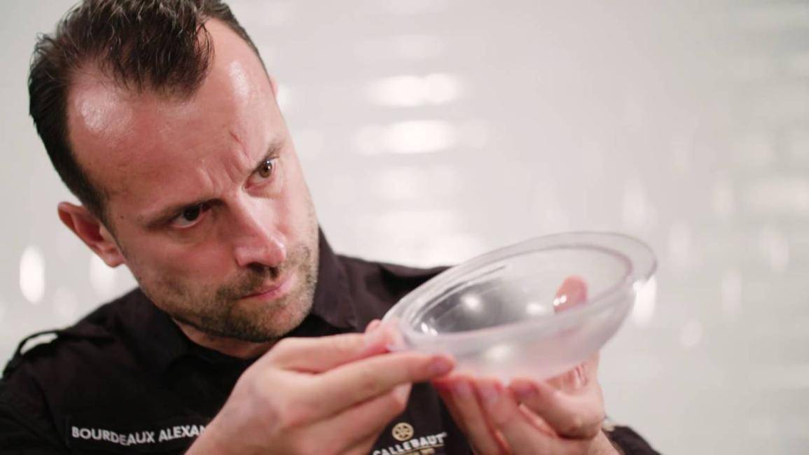 Pistolet – Réalisation de chocolats moulés brillants et colorés